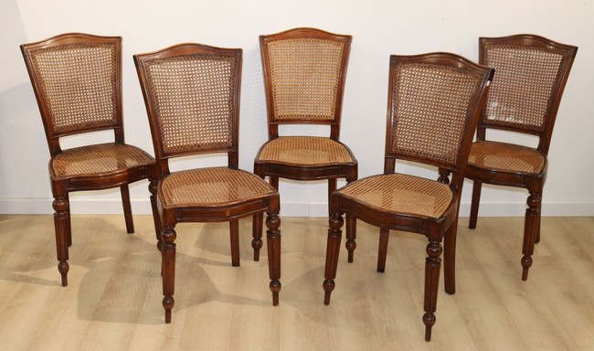 SUITE DE CINQ CHAISES en acajou et placage...