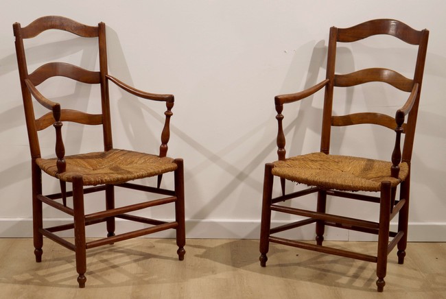 PAIRE DE FAUTEUILS type Bonne-Femme, paillés...