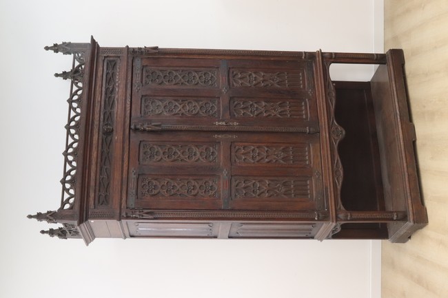 ARMOIRE EN DRESSOIR de forme rectangulaire...