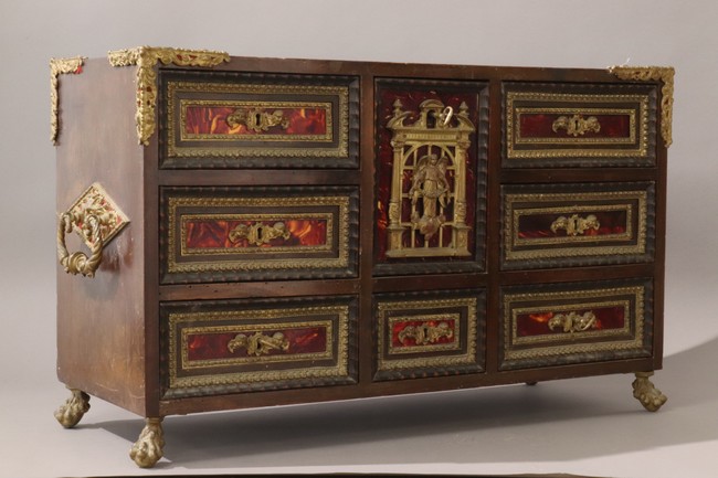 CABINET type bargueño en bois, placage d'écaille...