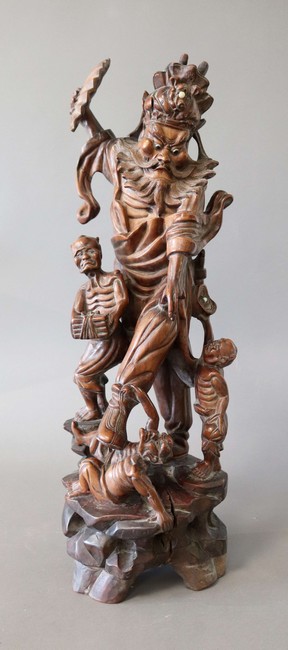 GROUPE en bois exotique sculpté représentant...