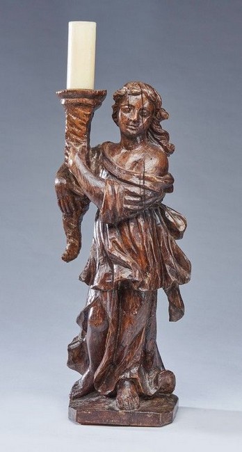 PIQUE-CIERGE en chêne verni mouluré et sculpté...