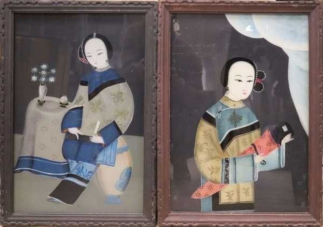 DEUX PEINTURES fixées sous verre représentant...