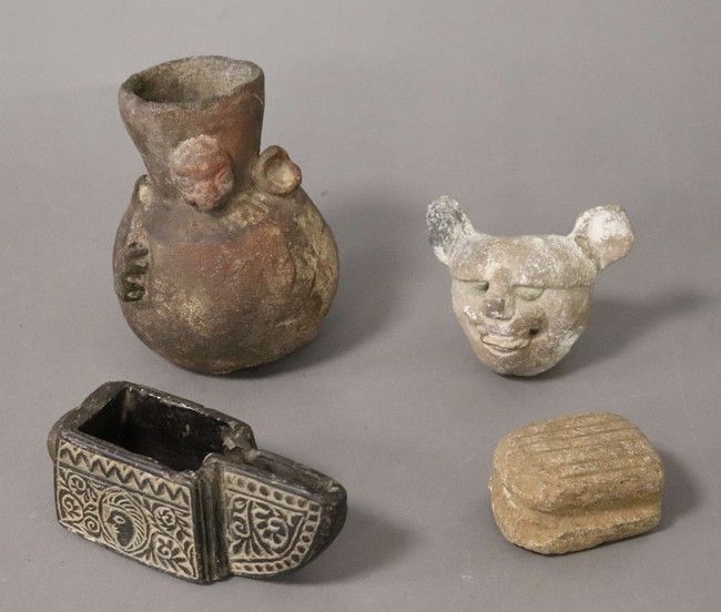 QUATRE OBJETS probablement d'Amérique Latine...
