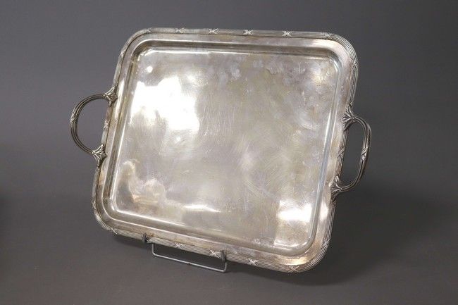 PLATEAU rectangulaire en métal argenté à...