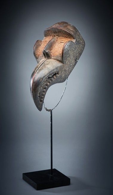 BEAU MASQUE antropo-zoomorphe en bois sculpté...