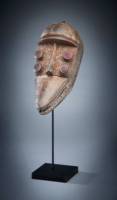 BEAU MASQUE antropo-zoomorphe en bois sculpté...