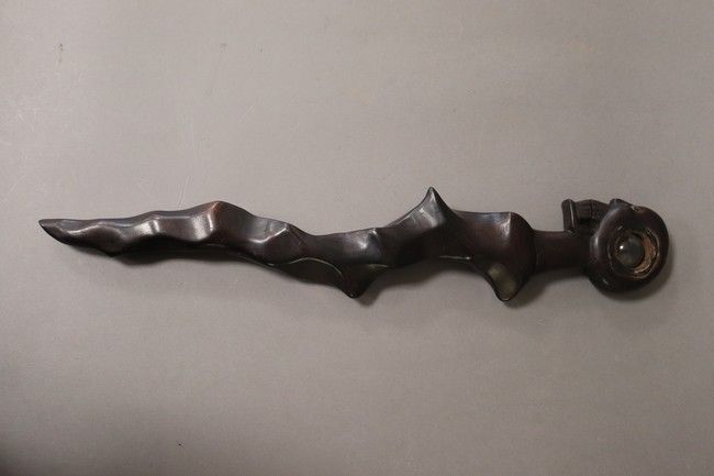 ORIGINAL SCEPTRE en palissandre sculpté surmonté...