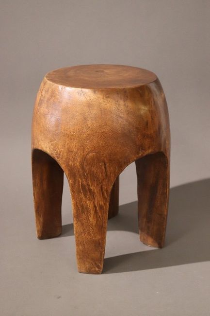 TABOURET CIRCULAIRE en bois monobloc patiné...