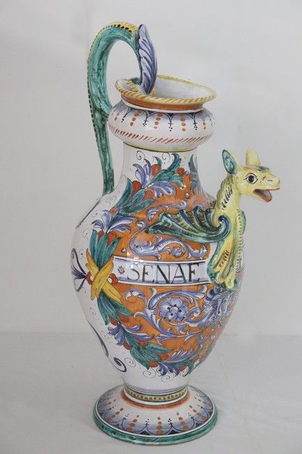 GRANDE AIGUIERE en faïence émaillée polychrome...
