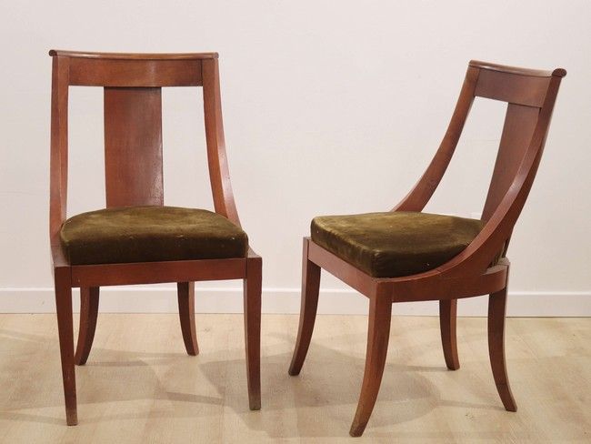 PAIRE DE FAUTEUILS GONDOLES en acajou et...
