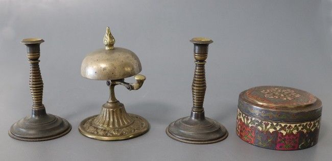 PAIRE DE BOUGEOIRS MINIATURES en bronze doré...