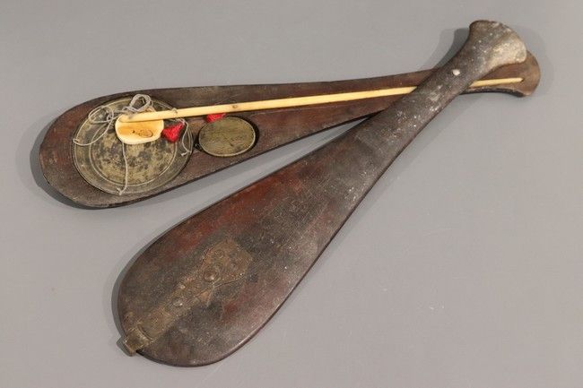 BALANCE A OPIUM en forme de raquette en bois...