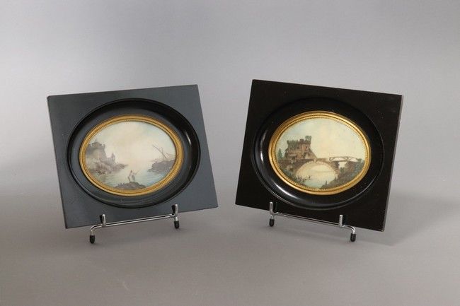 PAIRE DE MINIATURES ovales sur ivoire dans...