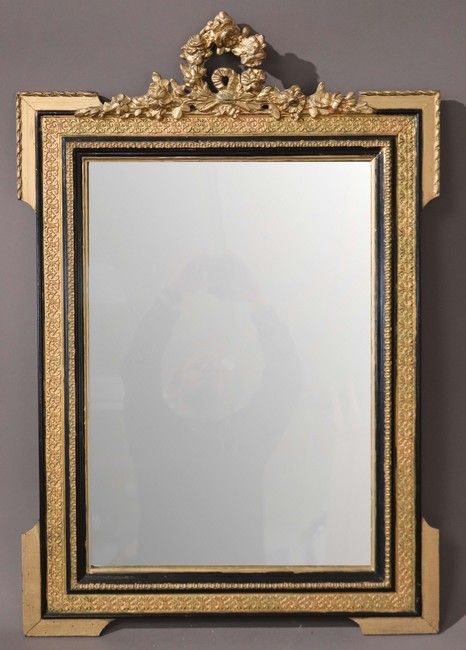 MIROIR rectangulaire en bois et stuc doré...