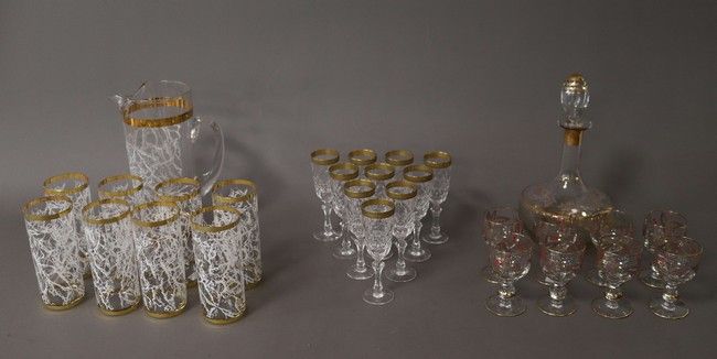 PARTIE DE TROIS SERVICES DE VERRES comprenant...