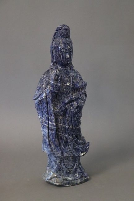 IMPORTANTE STATUETTE DE DIVINITÉ en sodalite...