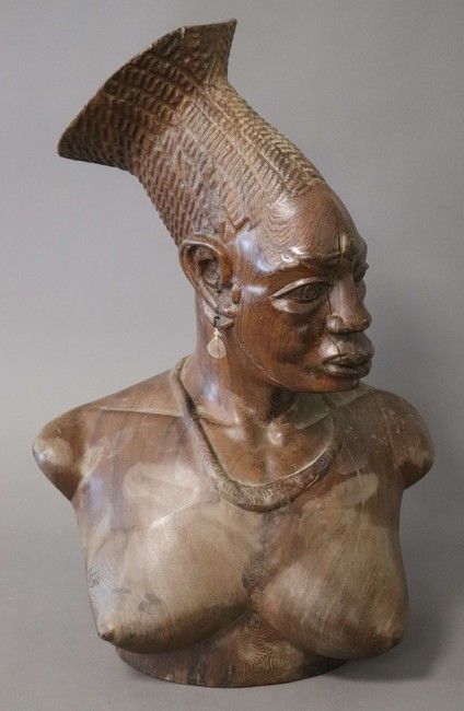IMPORTANT BUSTE DE FEMME AFRICAINE MANGBETU...
