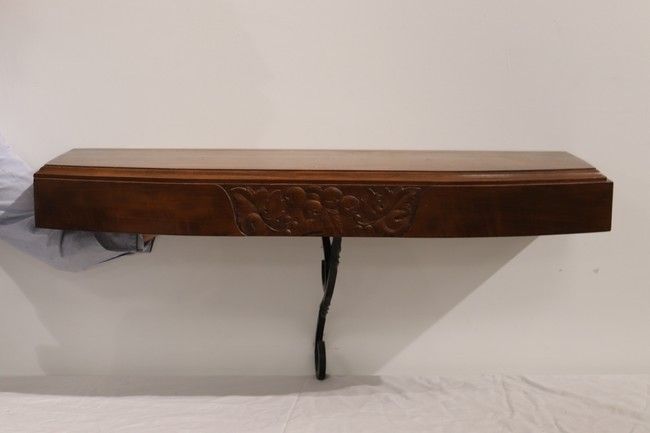 CONSOLE D'APPLIQUE à façade bombée en bois...