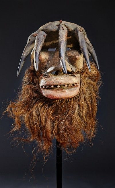 MASQUE DE DANSE aux traits exorbités et à...