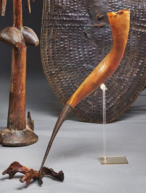 COUPE LIBATOIRE cultuelle formée d'une corne...