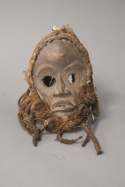 MASQUE DE DANSE aux yeux ronds ajourés, cheveux...