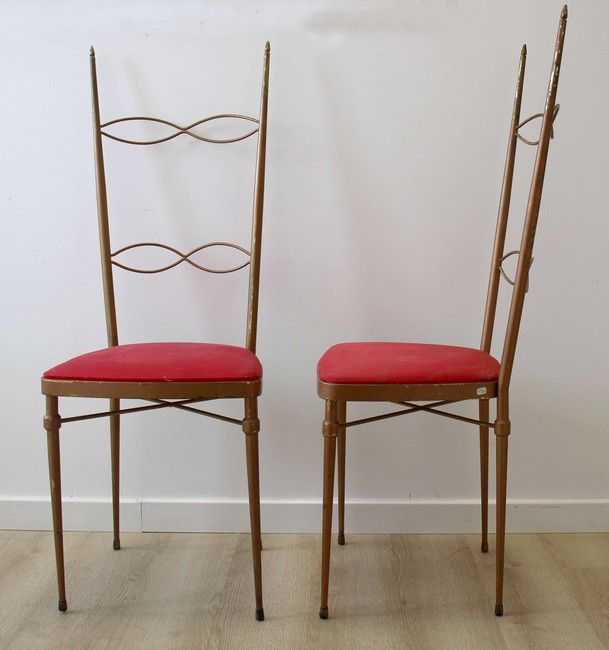 PAIRE DE CHAISES à haut dossier en fer doré,...