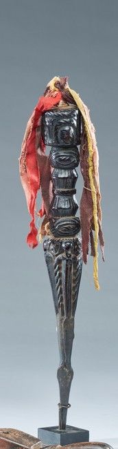 DAGUE rituelle « Phurbu », à manche en bois...