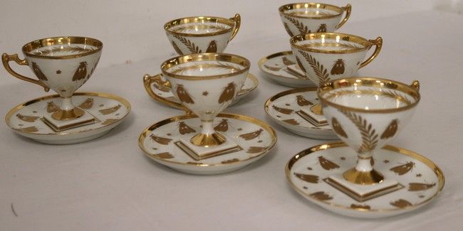 ENSEMBLE DE SIX TASSES ET LEURS SOUCOUPES,...