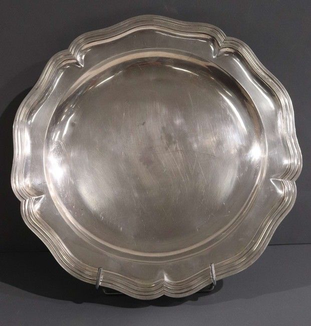 PLAT creux rond à contour fileté en arge...