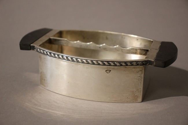 CENDRIER en argent (800) panse oblongue à...