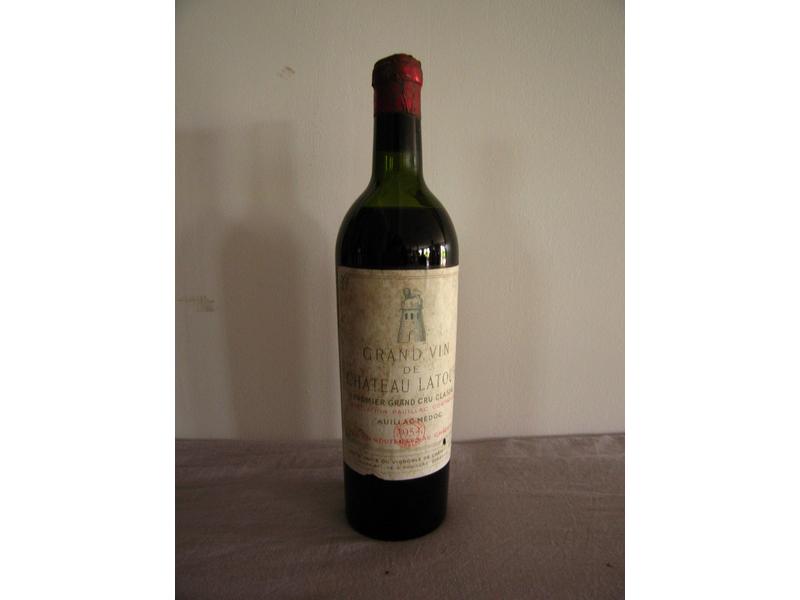 UNE BOUTEILLE Grand Vin de Chateau Latour,...