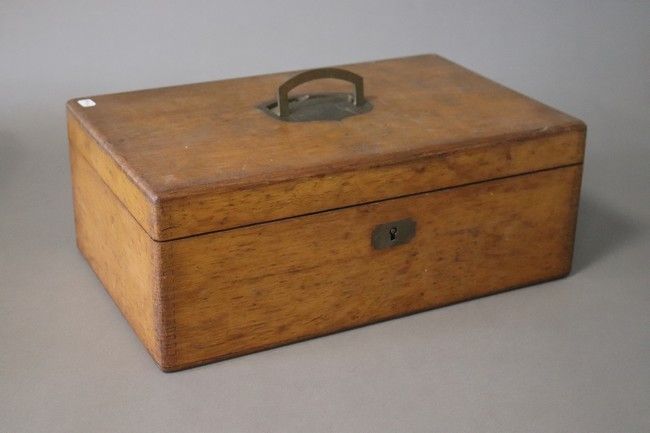 COFFRET de ménagère rectangulaire en chêne...