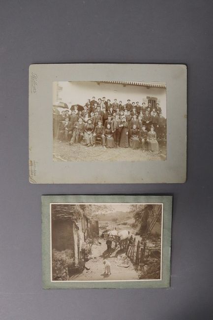 DEUX PHOTOGRAPHIES :