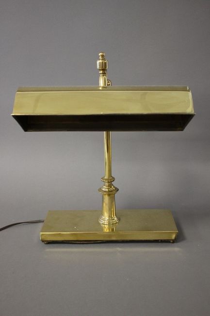 LAMPE DE BIBLIOTHÈQUE en laiton doré, abat-jour...