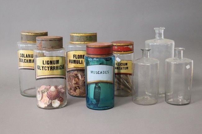 ENSEMBLE DE CINQ POTS A PHARMACIE en verre...