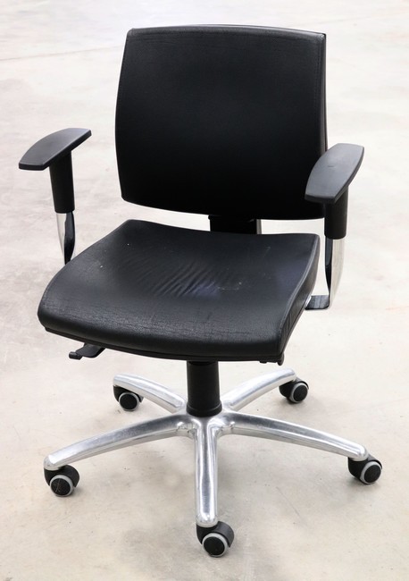 FAUTEUIL de bureau en cuir noir à 5 roul...