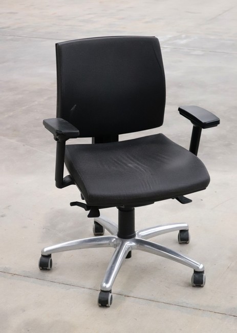 FAUTEUIL de bureau en cuir noir à 5 roul...