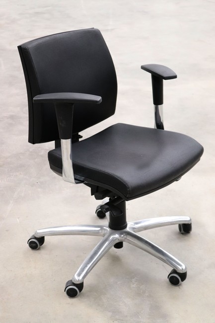 FAUTEUIL de bureau en cuir noir à 5 roul...