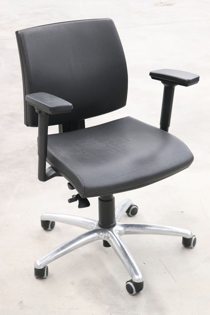 FAUTEUIL de bureau en cuir noir à 5 roul...