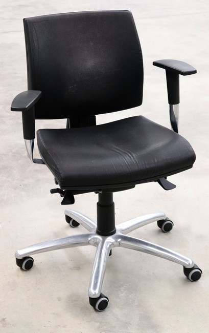 FAUTEUIL de bureau en cuir noir à 5 roul...
