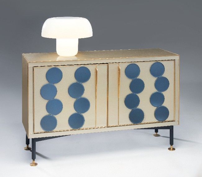 COMMODE à portes, rectangulaire, laquée beige...