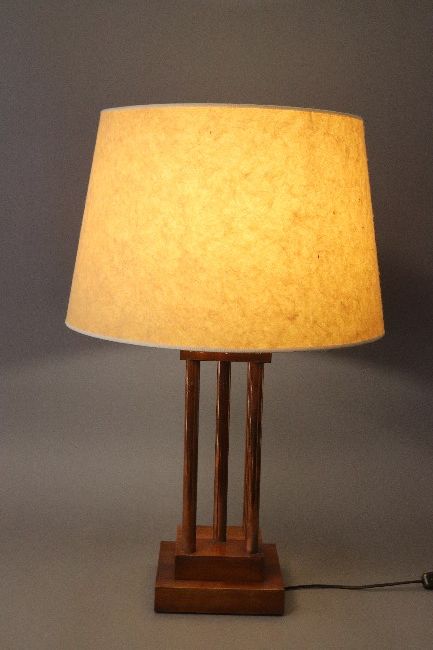 LAMPE moderniste à piètement formé de cinq...