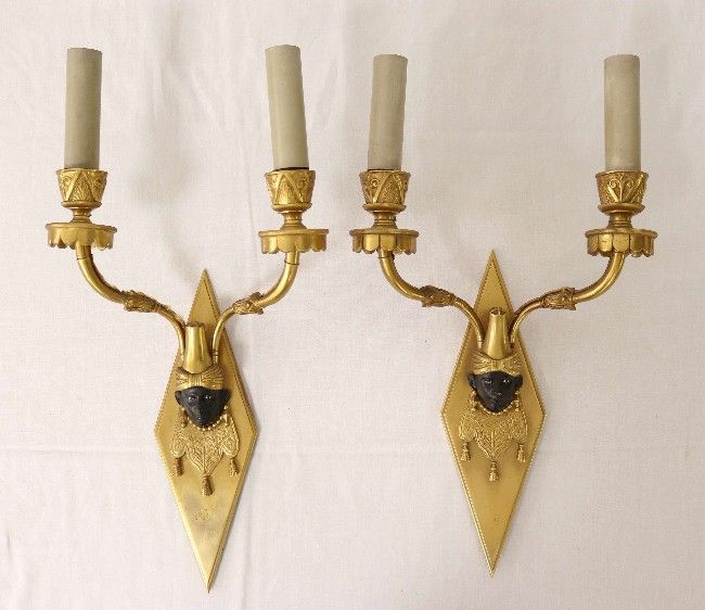 PAIRE D'APPLIQUES à deux bras de lumière...