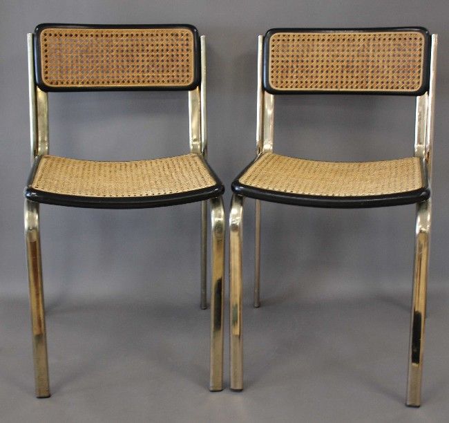 PAIRE DE CHAISES en métal chromé et laqué...