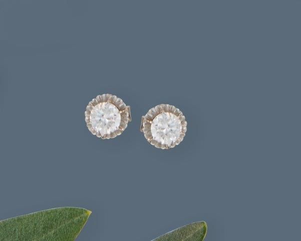 PAIRE DE CLOUS D'OREILLES en or jaune et...