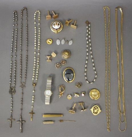 LOT DE BIJOUX FANTAISIES comprenant :