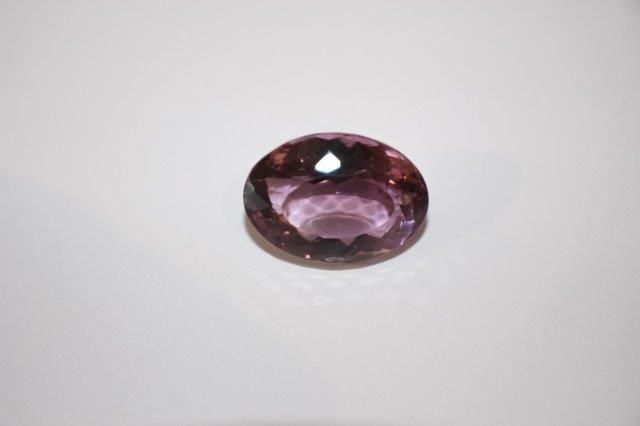 AMETHYSTE taillée en ovale facetée, 30 c...