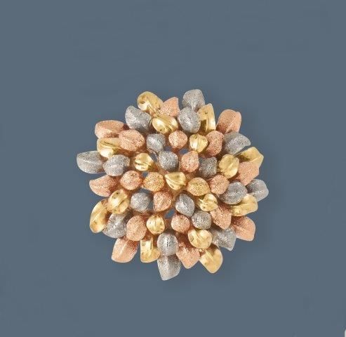 BROCHE ronde en ors jaune, rose et gris (750)...