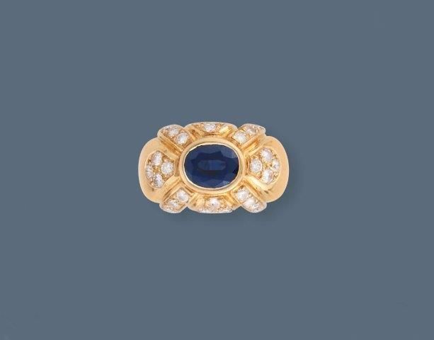 BAGUE en or jaune (750) ornée d'un saphir...